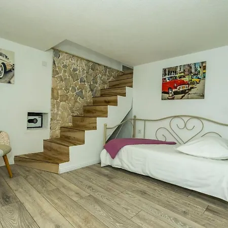 Family-friendly With Swimming Pool - 22457 Šibenik