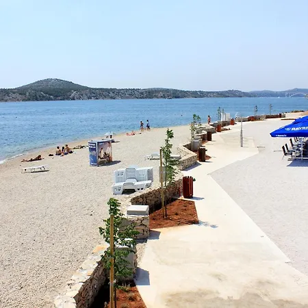 Family-friendly With Swimming Pool - 22457 Daire