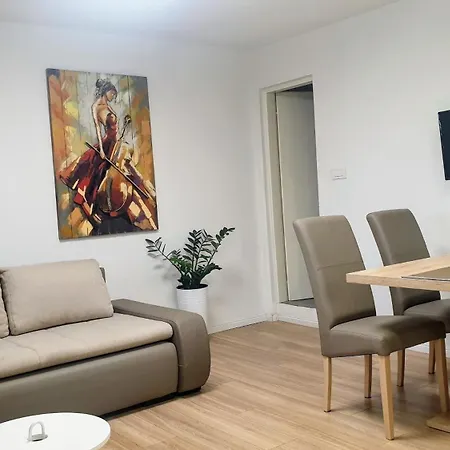 Family-friendly With Swimming Pool - 22457