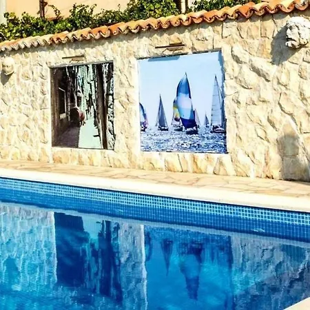 Family-friendly With Swimming Pool - 22457 *