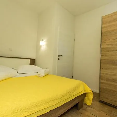 Family-friendly With Swimming Pool - 22457 Lejlighed