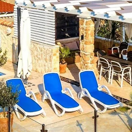 Family-friendly With Swimming Pool - 22457 *