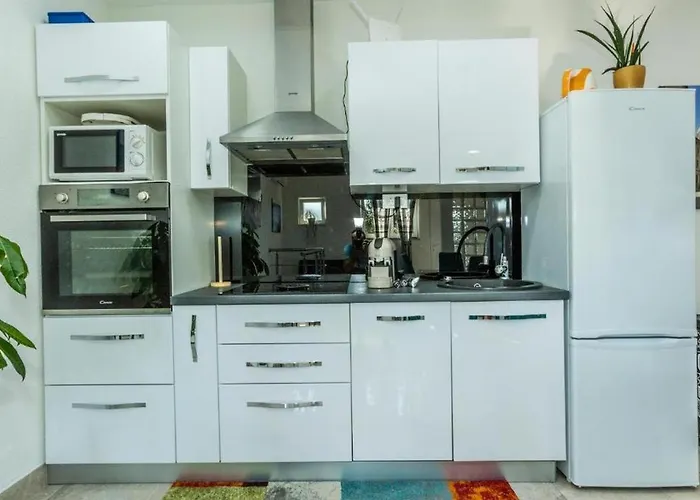 Family-friendly With Swimming Pool - 22457 시베니크