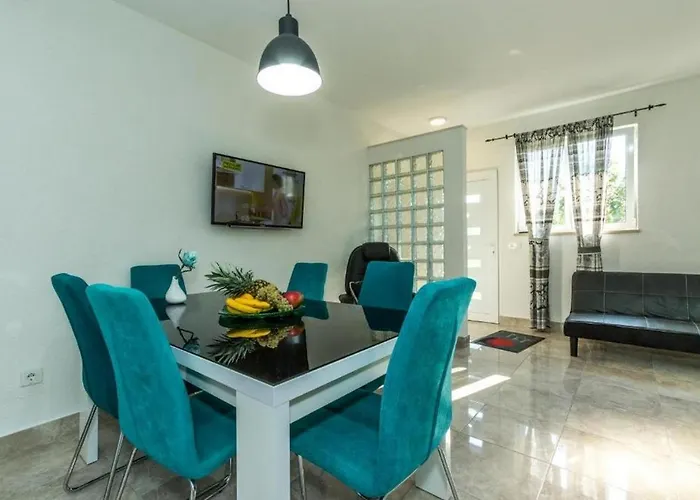 아파트 Family-friendly With Swimming Pool - 22457 시베니크