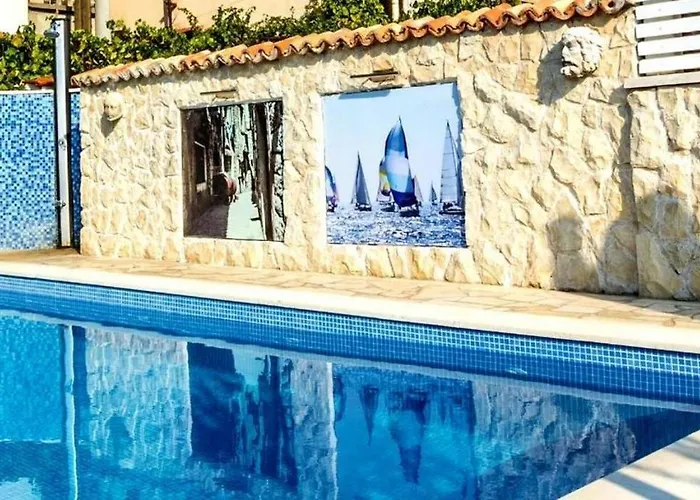 Family-friendly With Swimming Pool - 22457 *