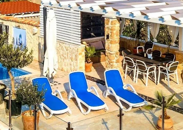 Family-friendly With Swimming Pool - 22457 *